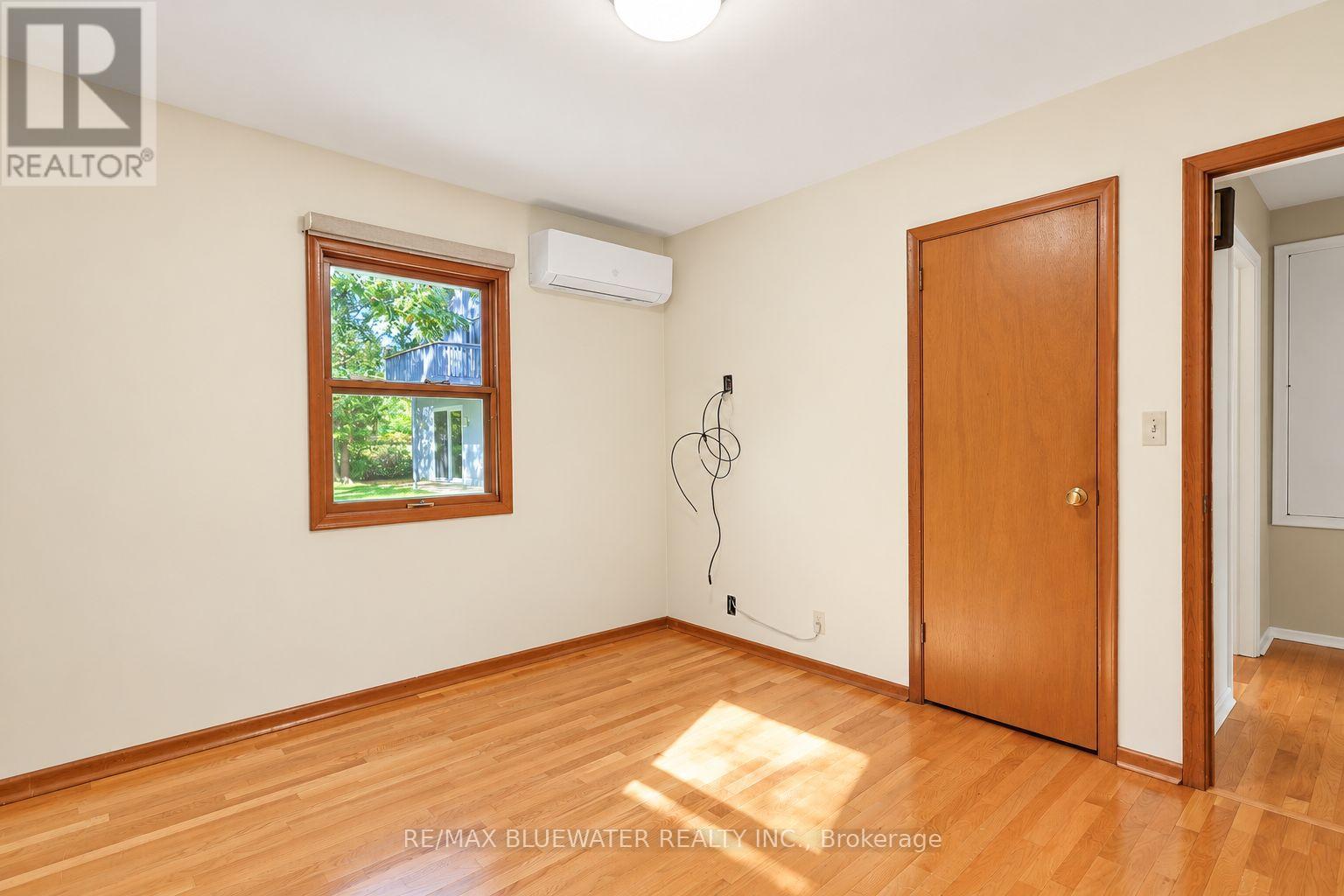 10138 Edmonds Boulevard Property Photo 15