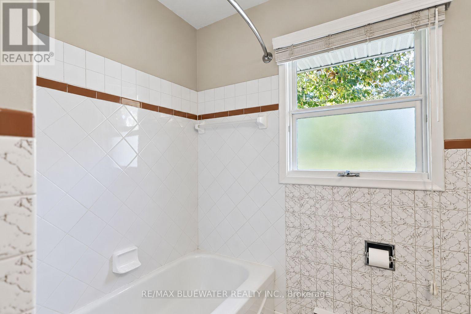 10138 Edmonds Boulevard Property Photo 18