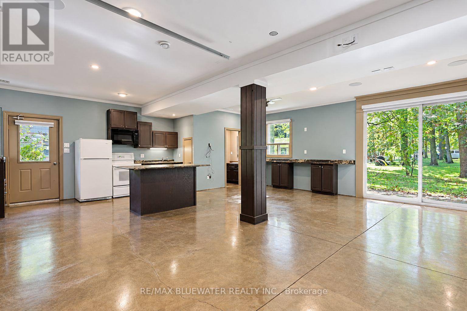 10138 Edmonds Boulevard Property Photo 24