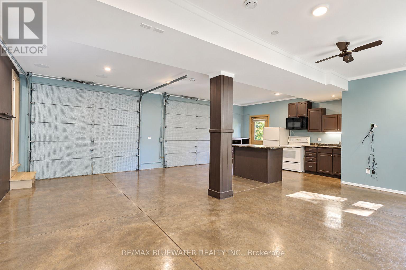 10138 Edmonds Boulevard Property Photo 26