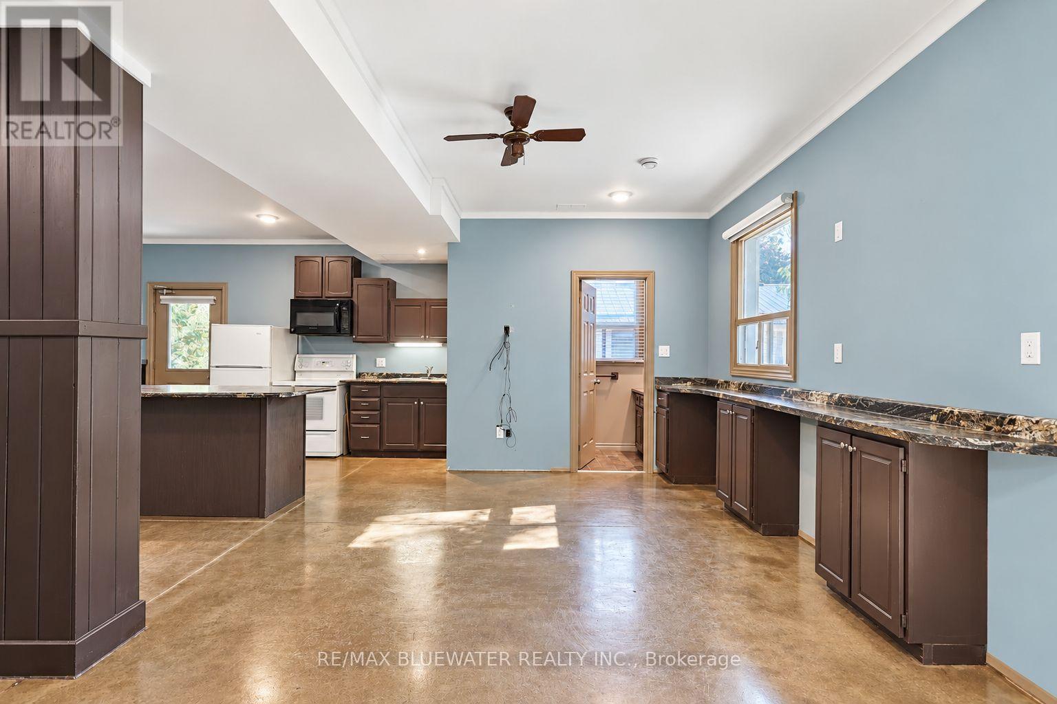 10138 Edmonds Boulevard Property Photo 27