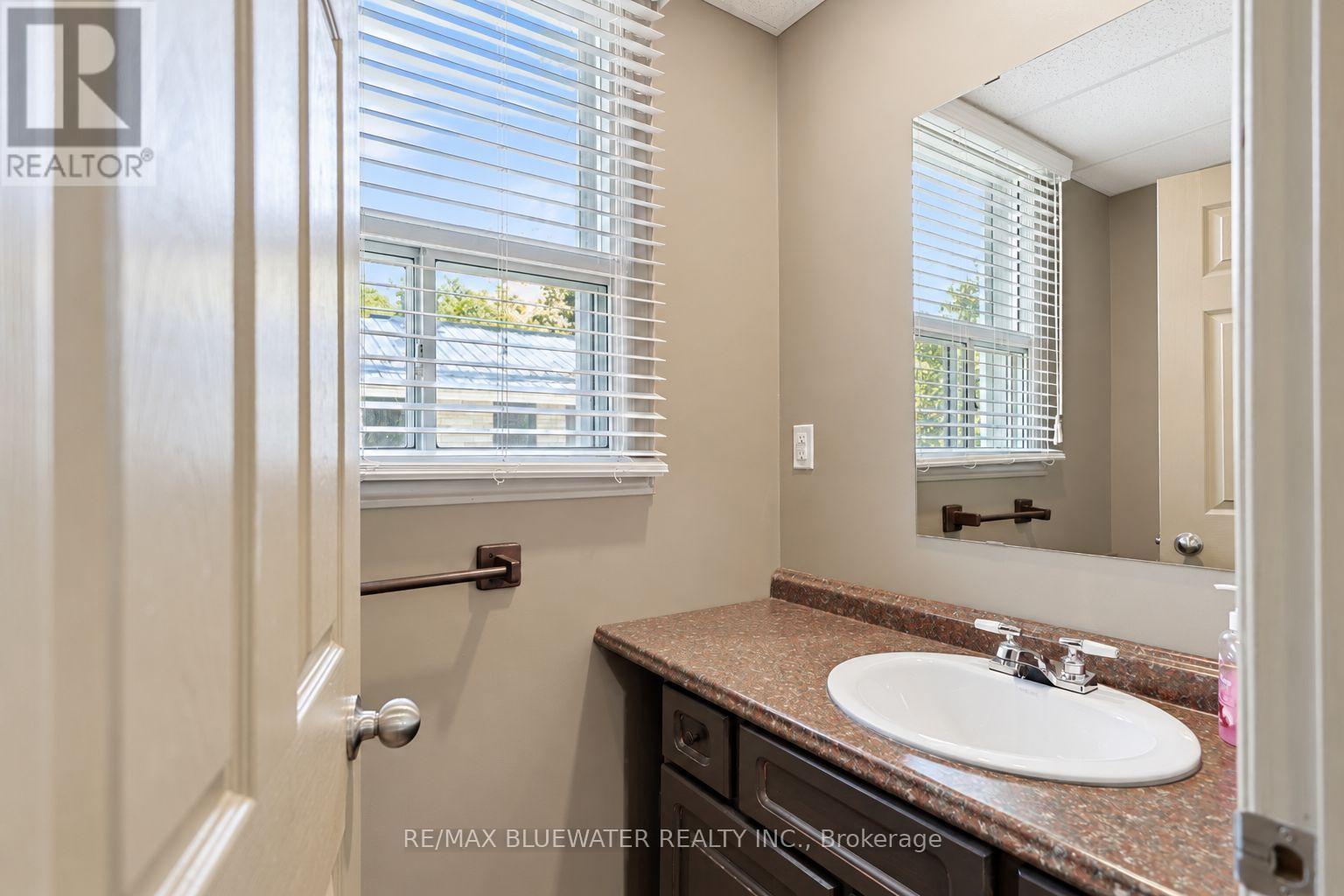 10138 Edmonds Boulevard Property Photo 28