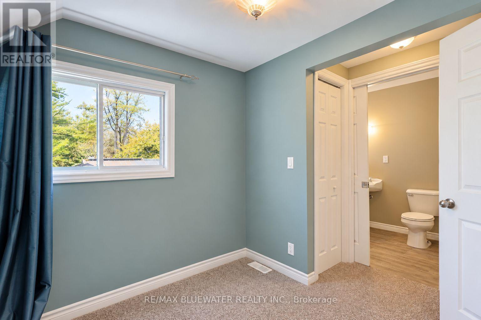 10138 Edmonds Boulevard Property Photo 37