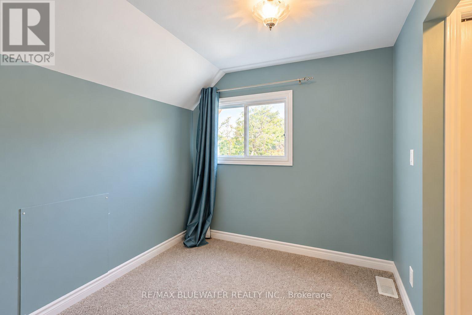 10138 Edmonds Boulevard Property Photo 38