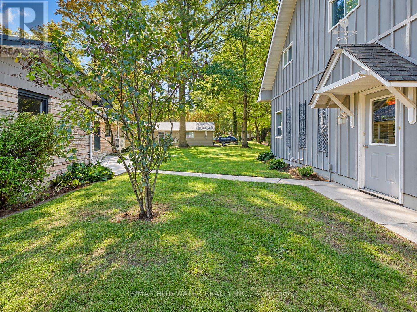 10138 Edmonds Boulevard Property Photo 40