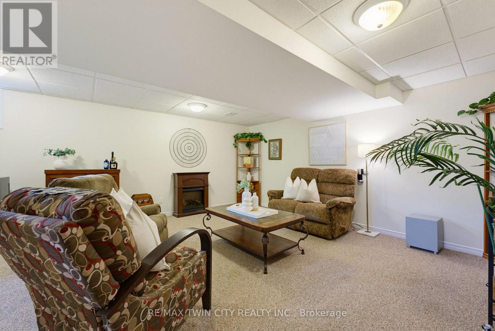 934 Zeller Crescent Property Photo 17
