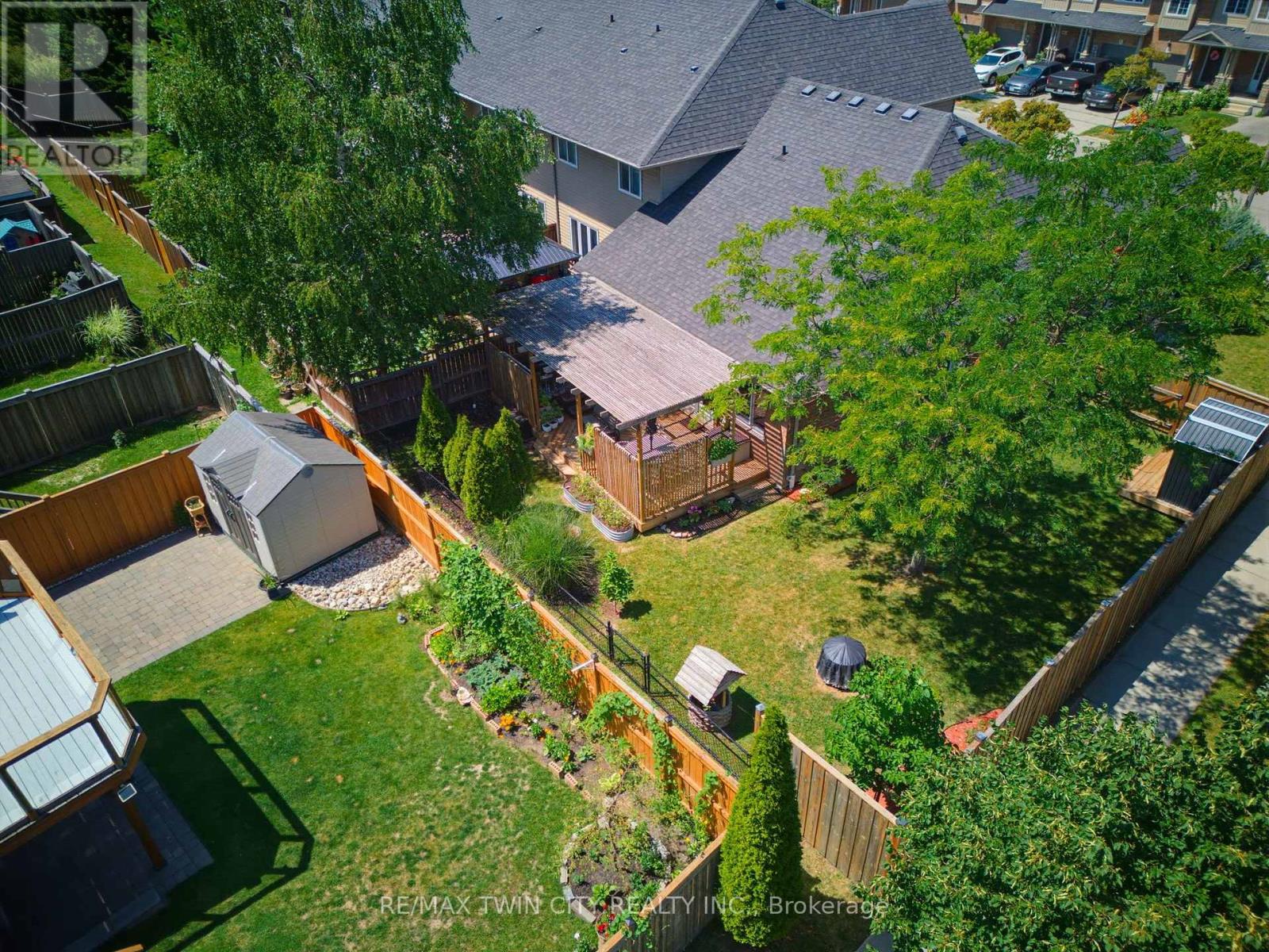 934 Zeller Crescent Property Photo 26