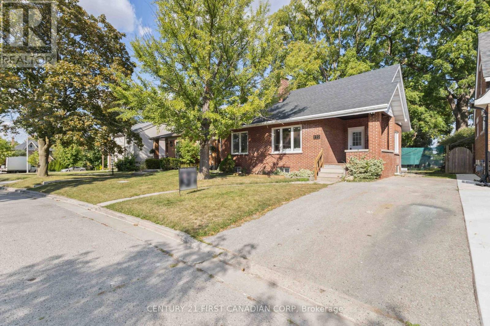 MAIN - 122 WINDSOR CRESCENT Property Photo 1