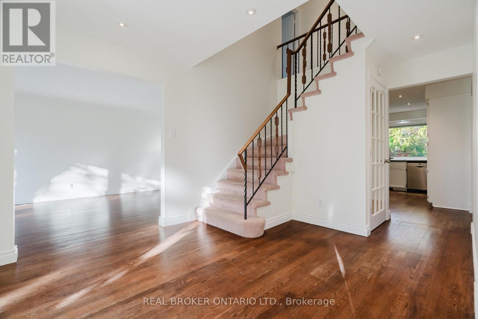 905 Plante Drive Property Photo 4