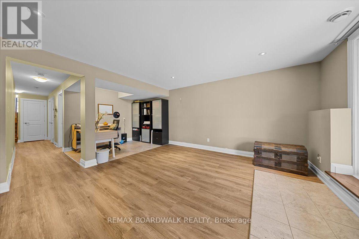 131 Elizabeth Street Property Photo 36