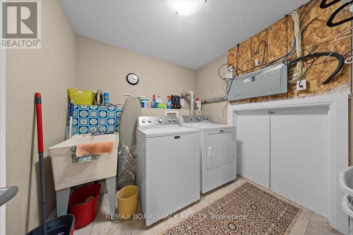 131 Elizabeth Street Property Photo 41