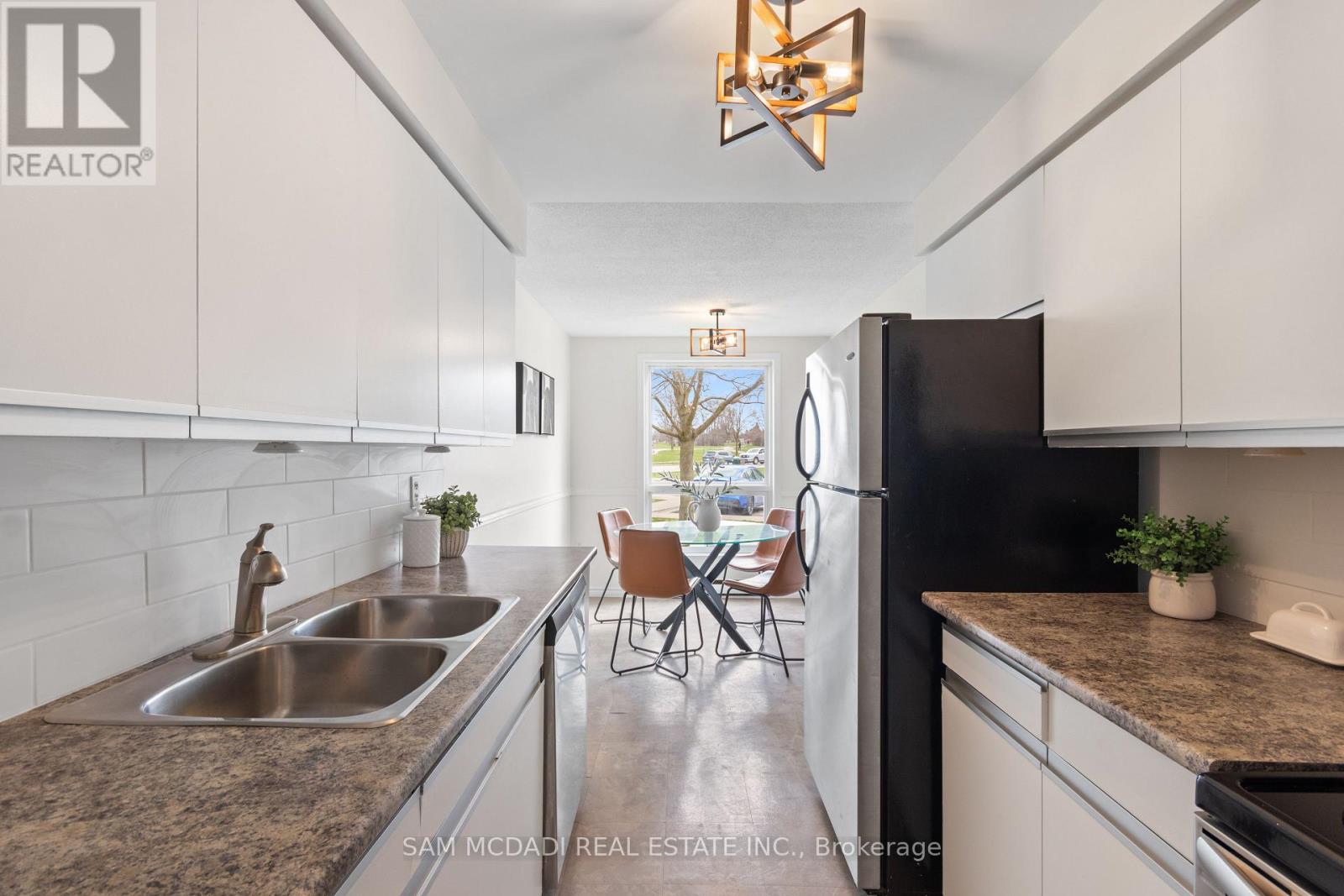 2 - 160 Rittenhouse Road Property Photo 6