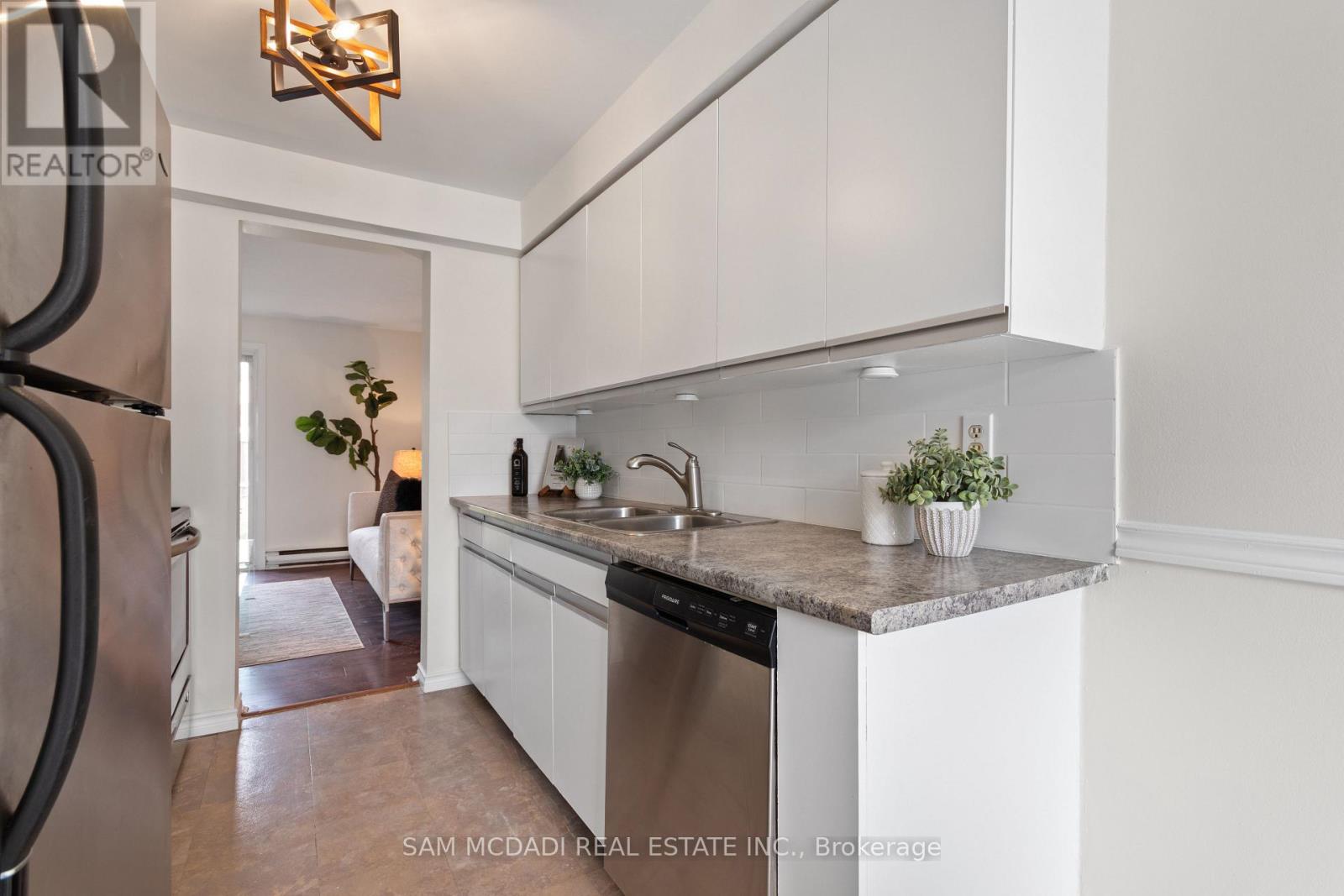 2 - 160 Rittenhouse Road Property Photo 8