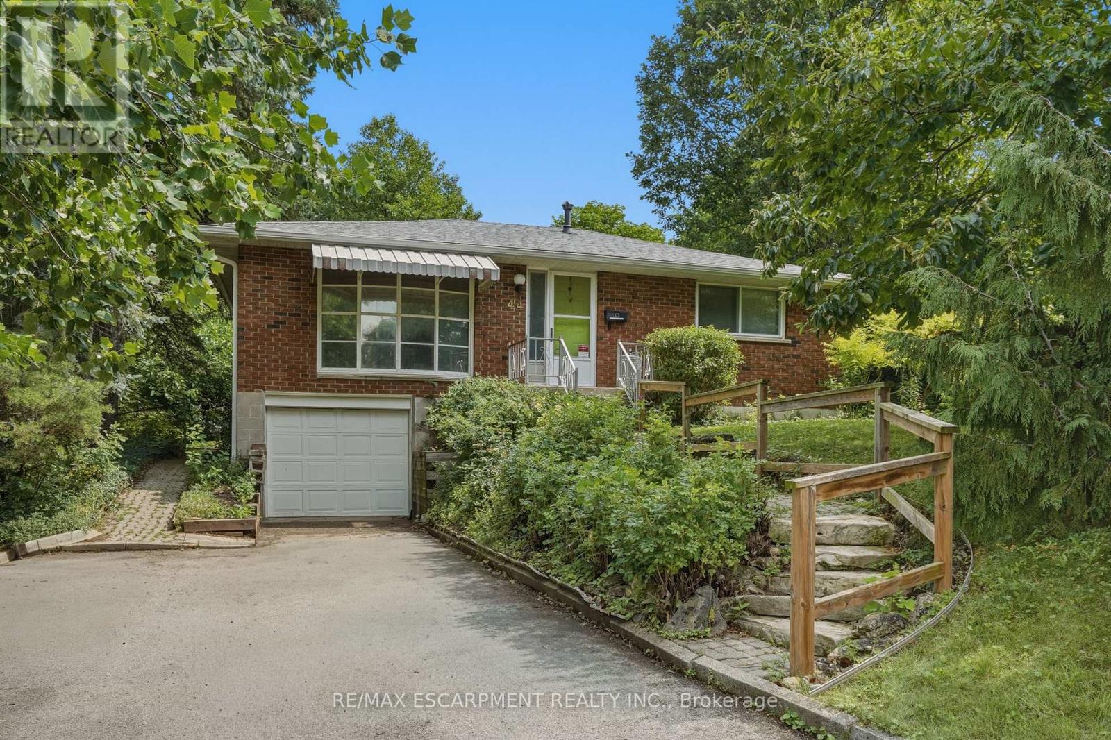 44 Mcdonald Court Property Photo 1