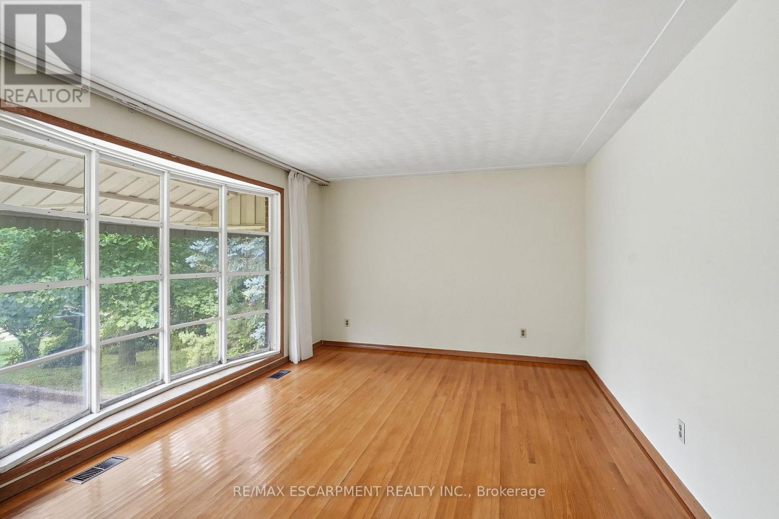 44 Mcdonald Court Property Photo 5