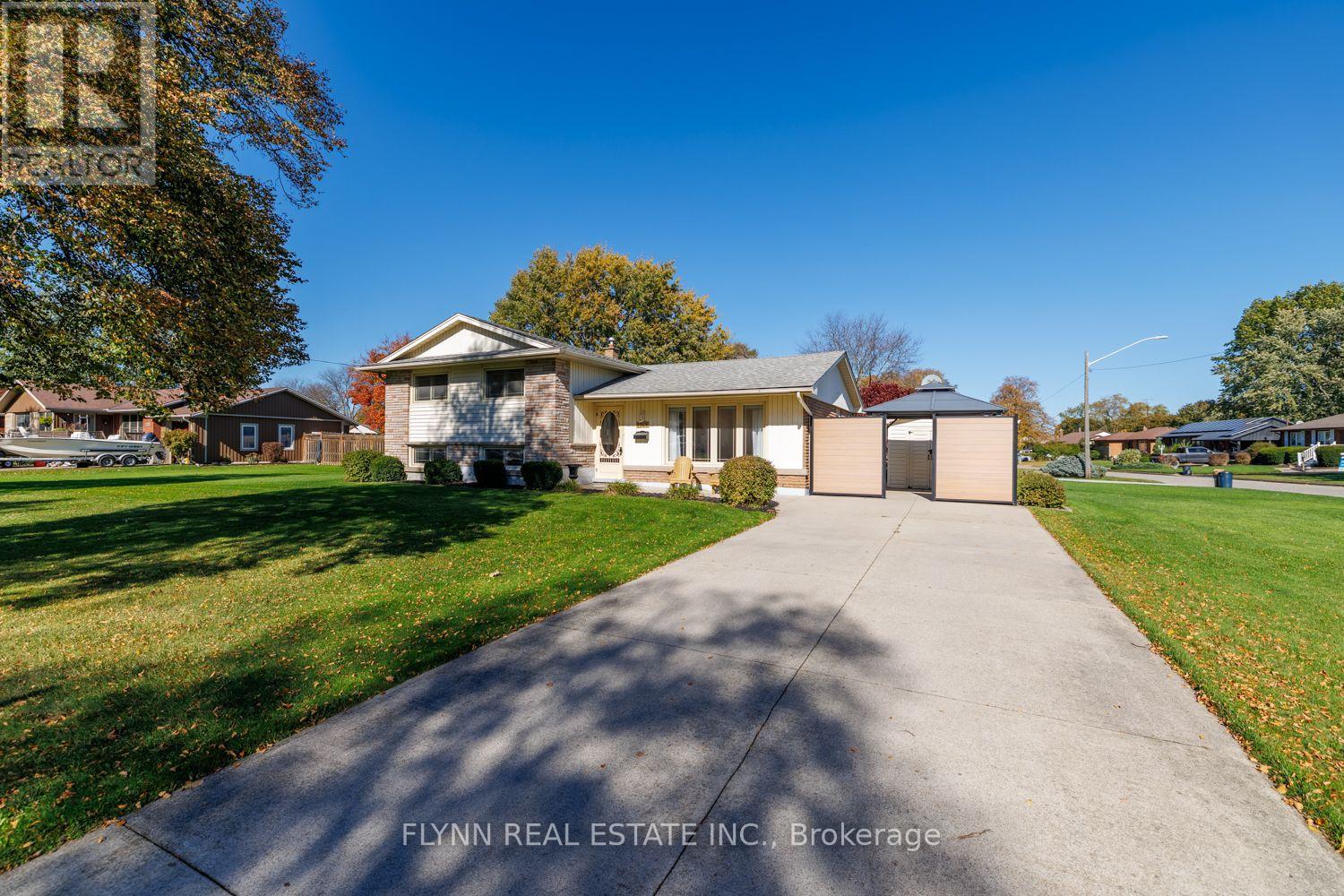 8968 Banting Avenue Property Photo 4
