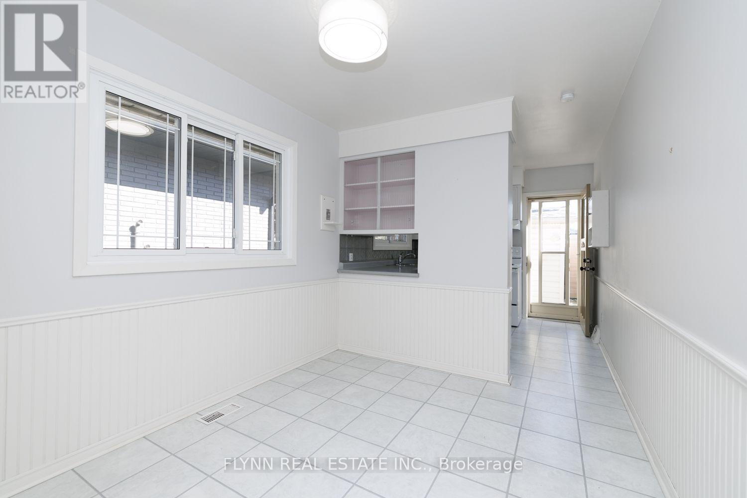 8968 Banting Avenue Property Photo 10