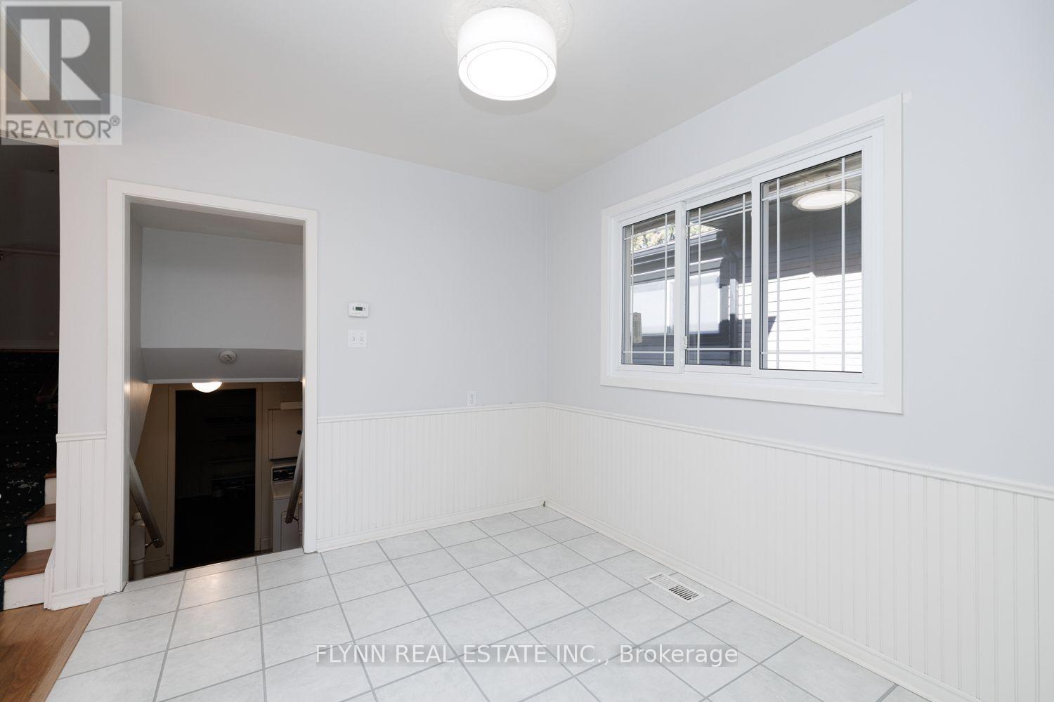 8968 Banting Avenue Property Photo 12