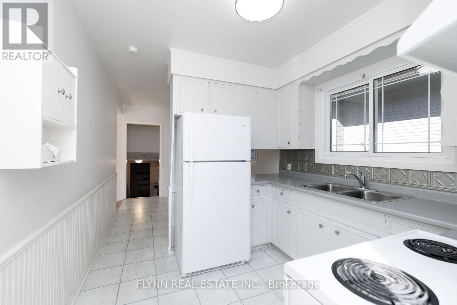 8968 Banting Avenue Property Photo 15