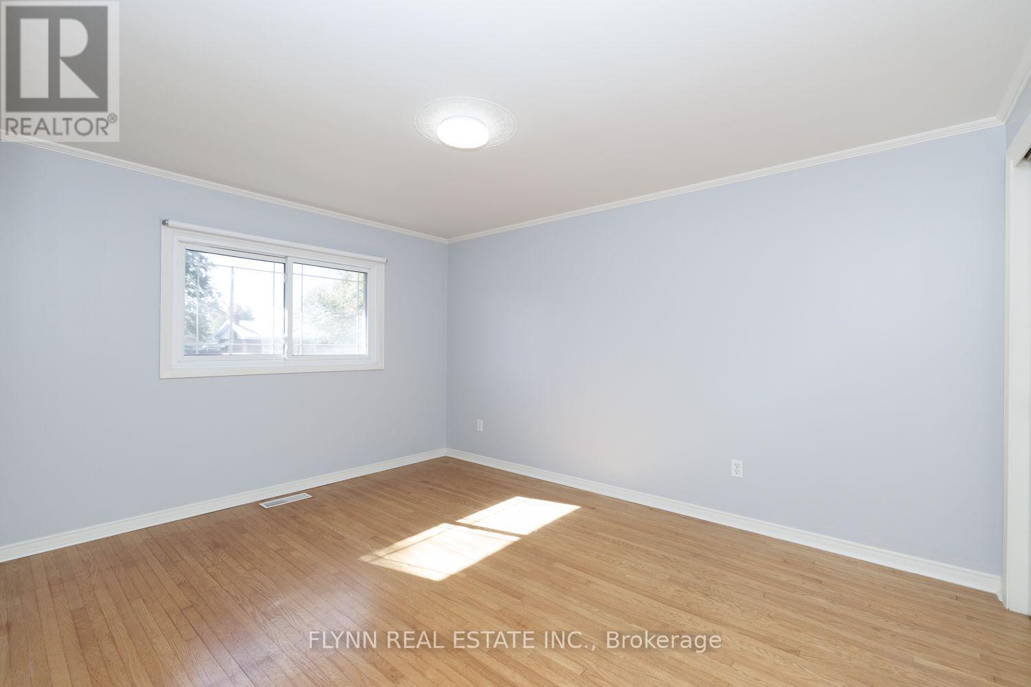 8968 Banting Avenue Property Photo 18