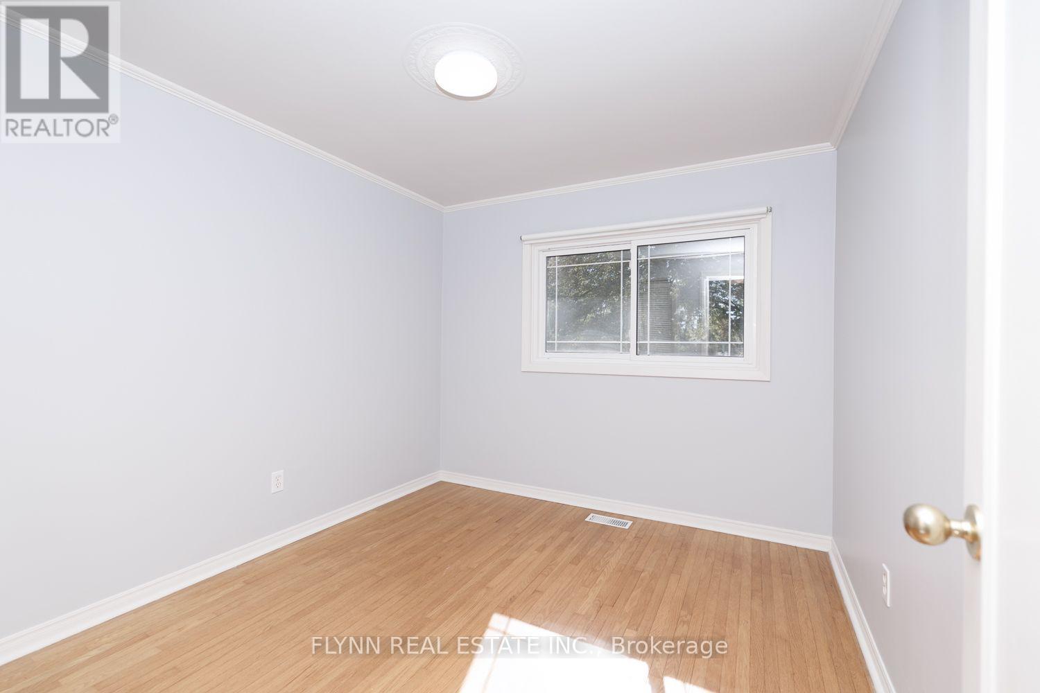 8968 Banting Avenue Property Photo 20
