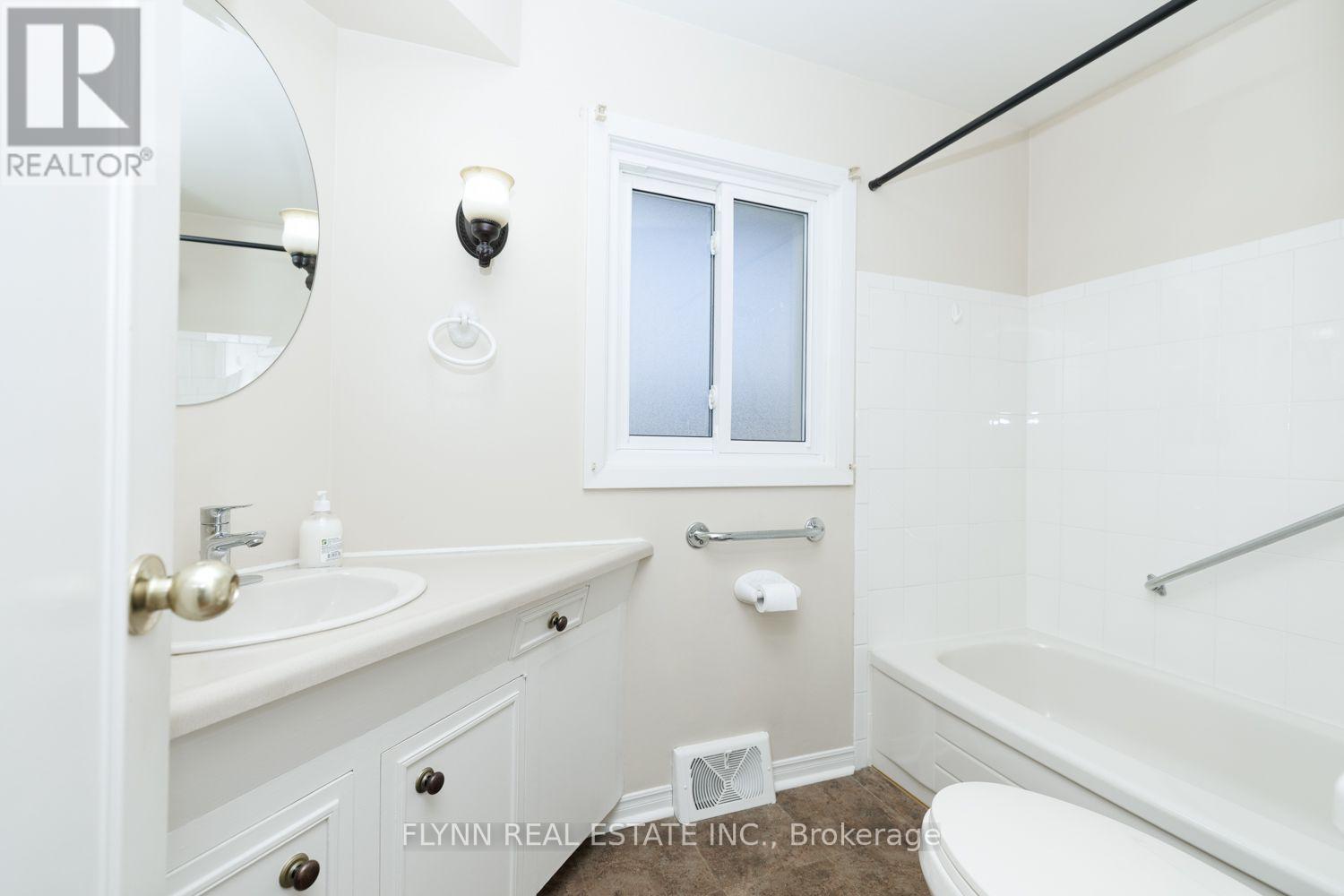 8968 Banting Avenue Property Photo 24