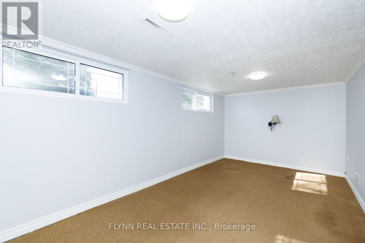 8968 Banting Avenue Property Photo 27