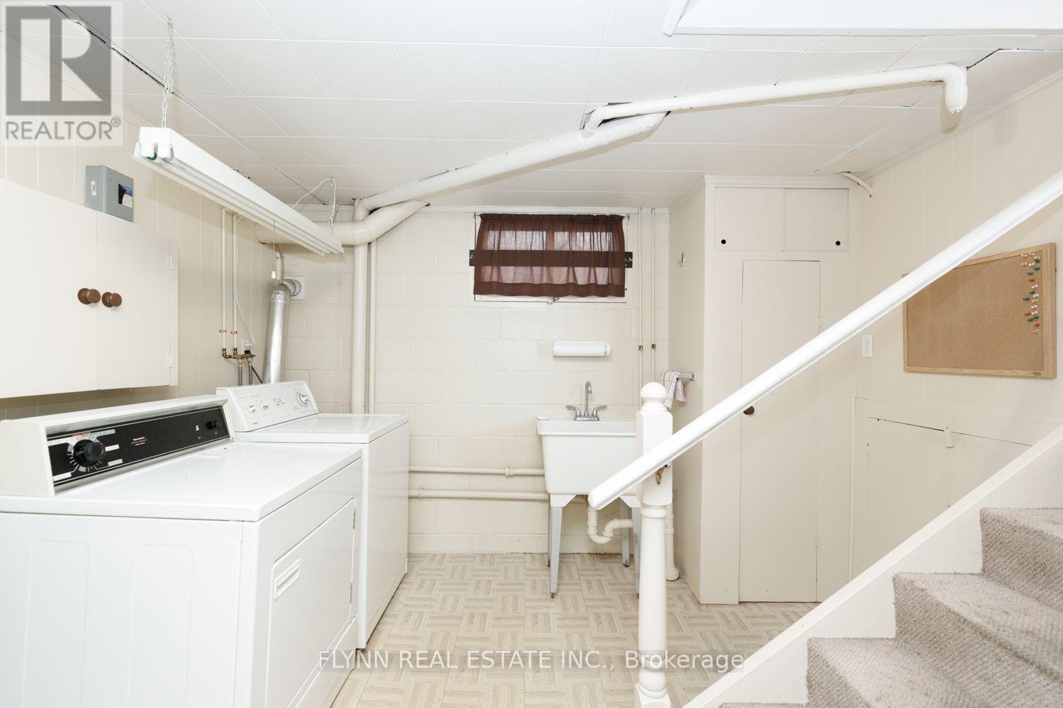 8968 Banting Avenue Property Photo 28