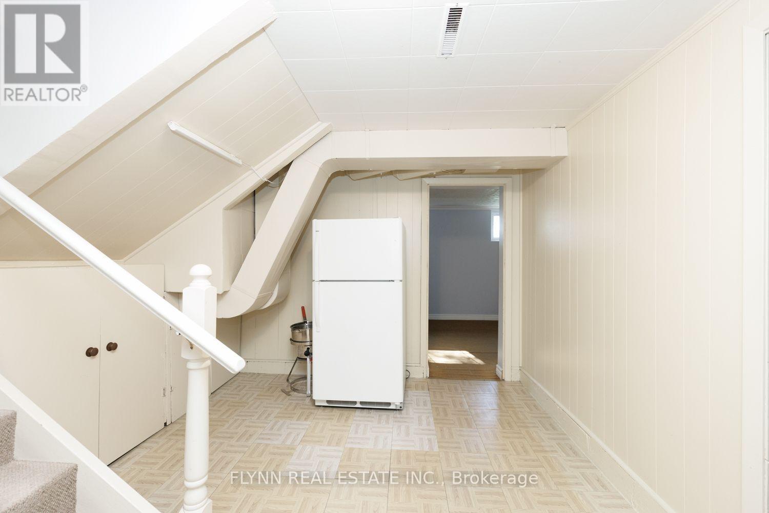 8968 Banting Avenue Property Photo 29