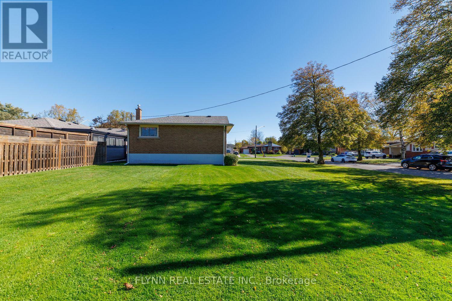 8968 Banting Avenue Property Photo 30
