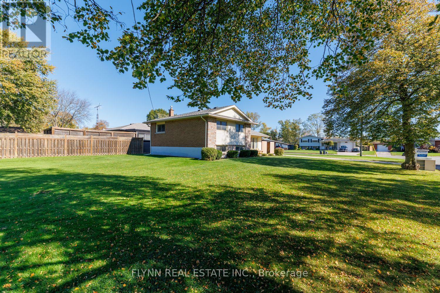 8968 Banting Avenue Property Photo 32