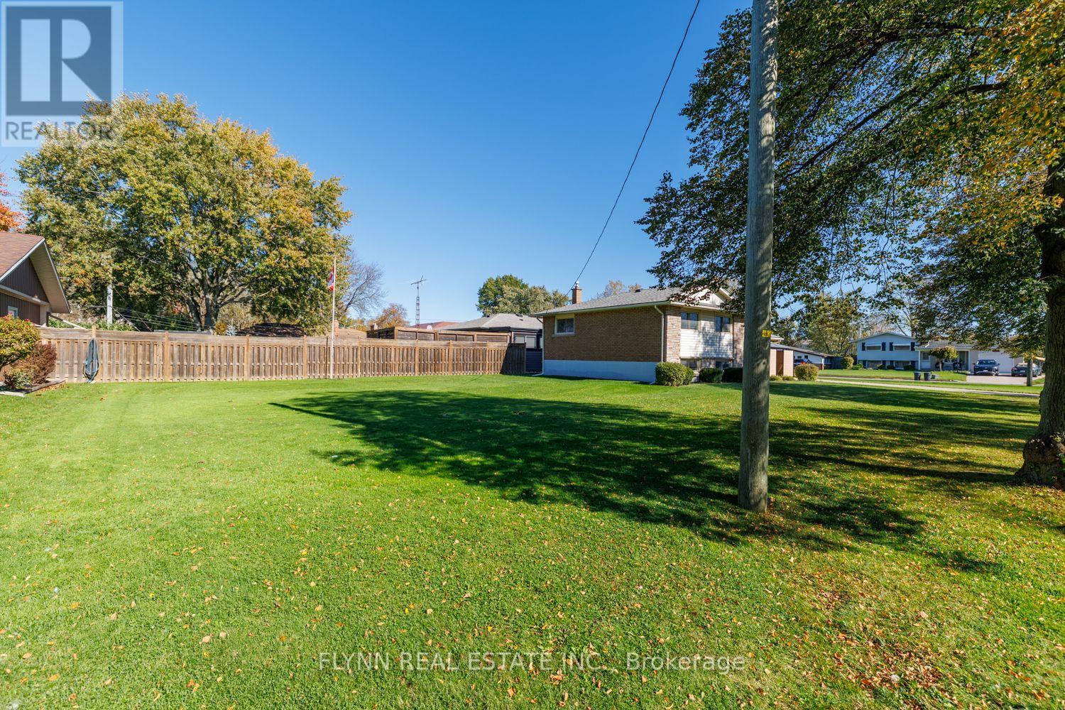 8968 Banting Avenue Property Photo 33