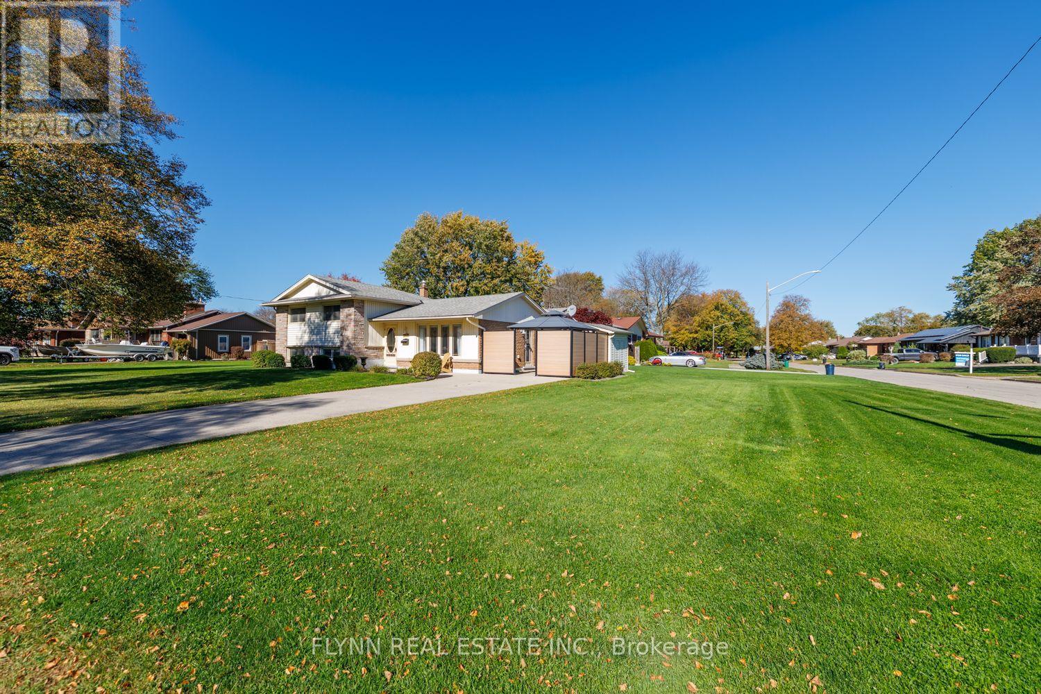 8968 Banting Avenue Property Photo 35