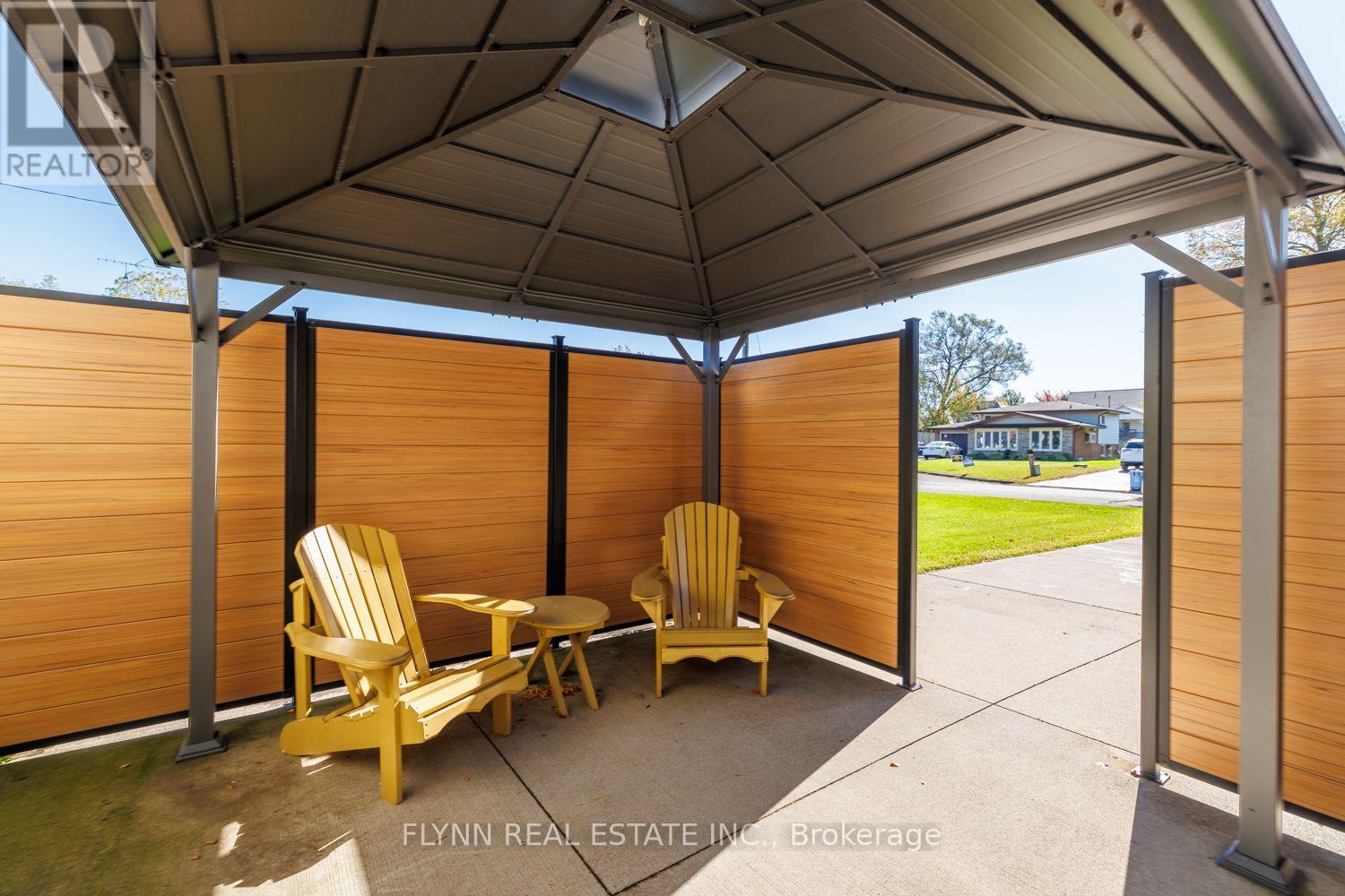 8968 Banting Avenue Property Photo 37