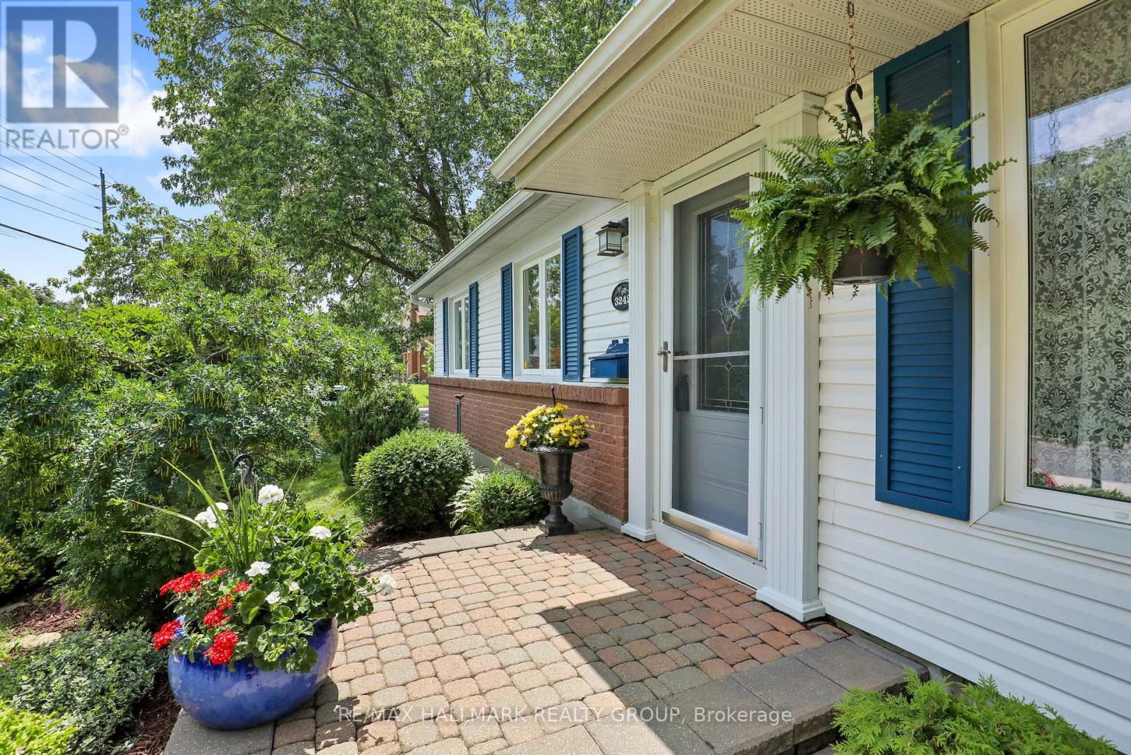 3242 Albion Road S Property Photo 4