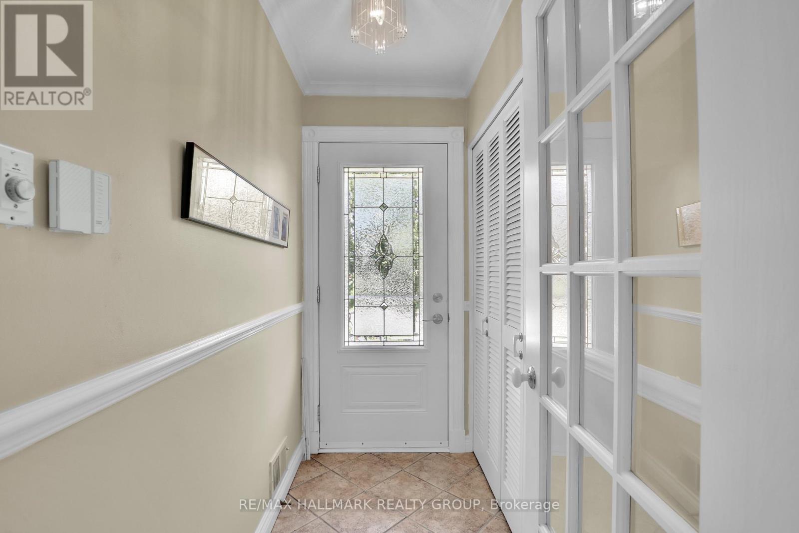 3242 Albion Road S Property Photo 7