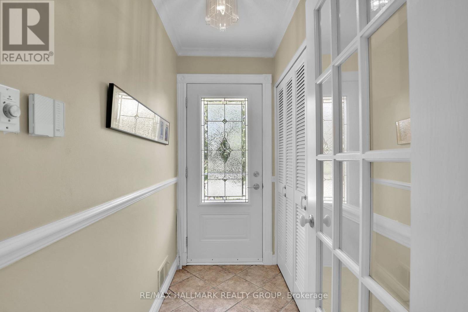 3242 Albion Road S Property Photo 9