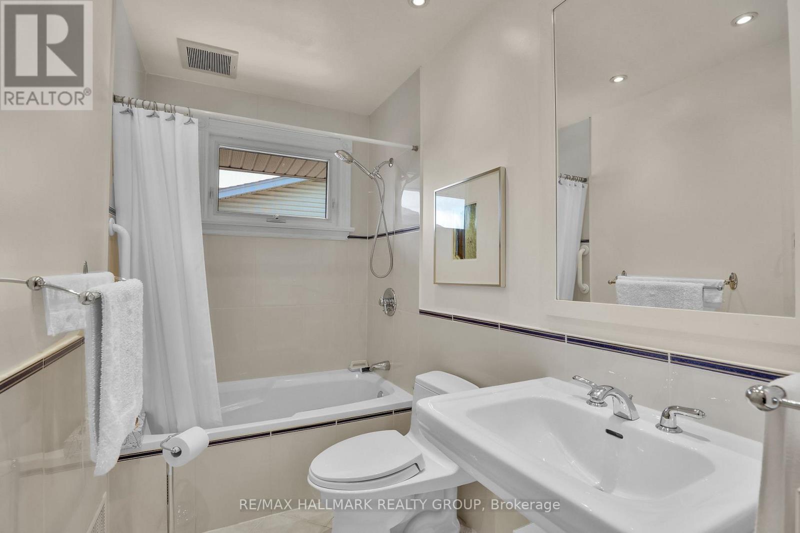 3242 Albion Road S Property Photo 27