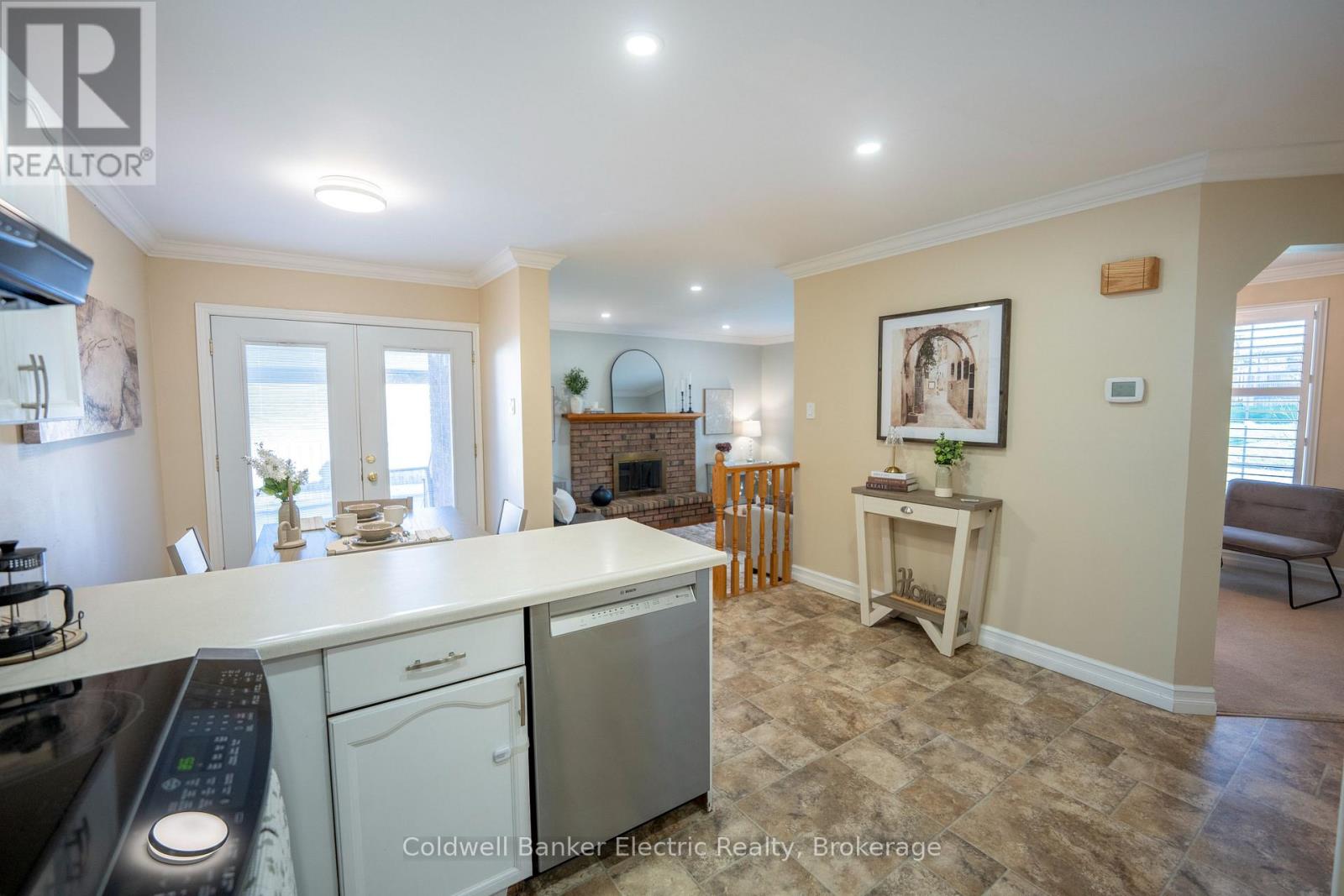 958 Smithside Court Property Photo 6