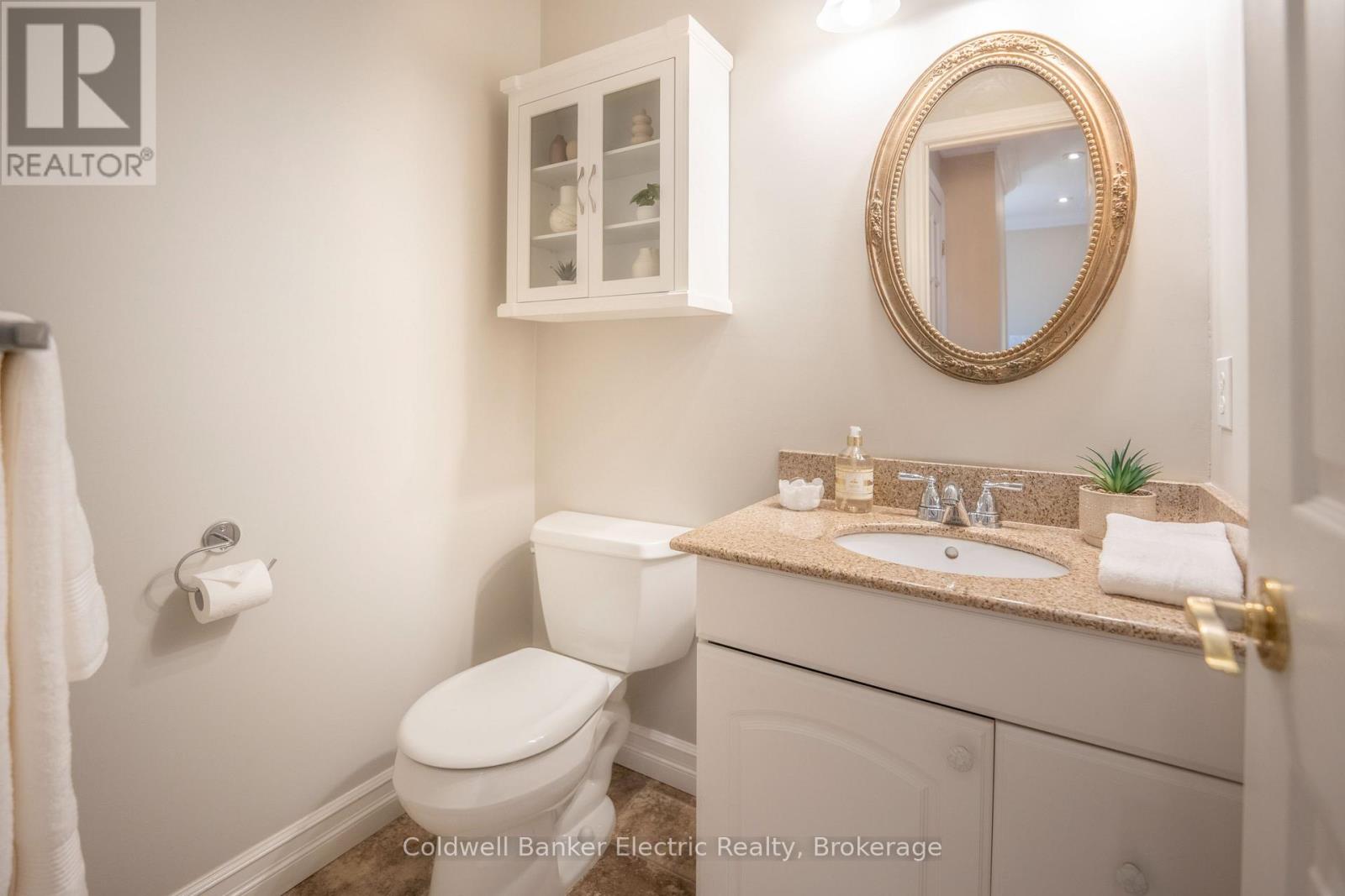 958 Smithside Court Property Photo 10