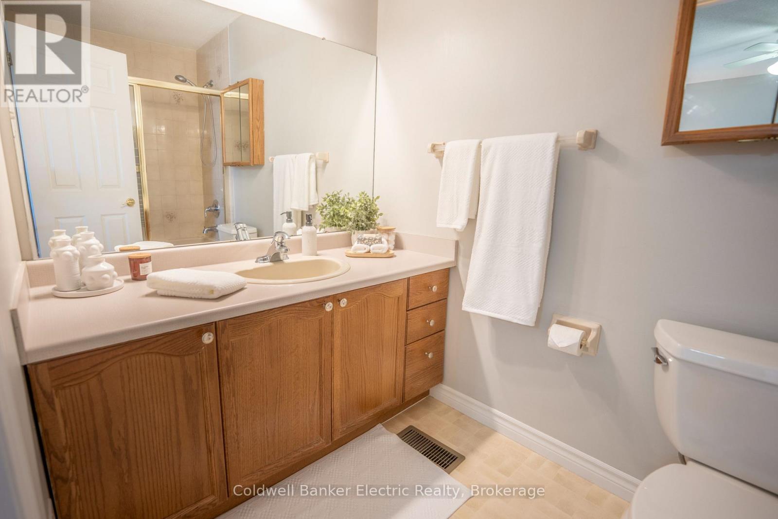 958 Smithside Court Property Photo 15