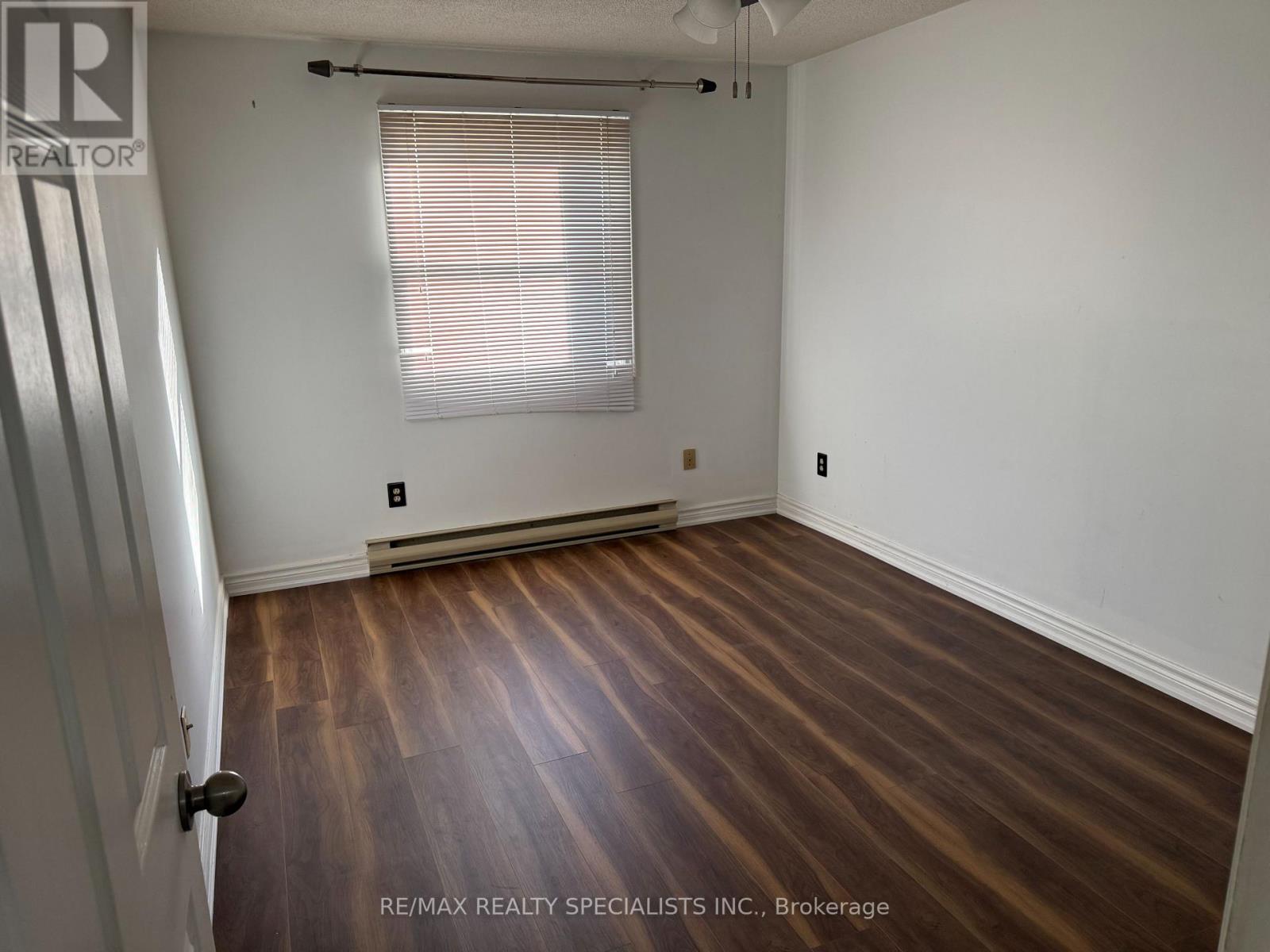 208 - 2 Walnut Street Property Photo 3