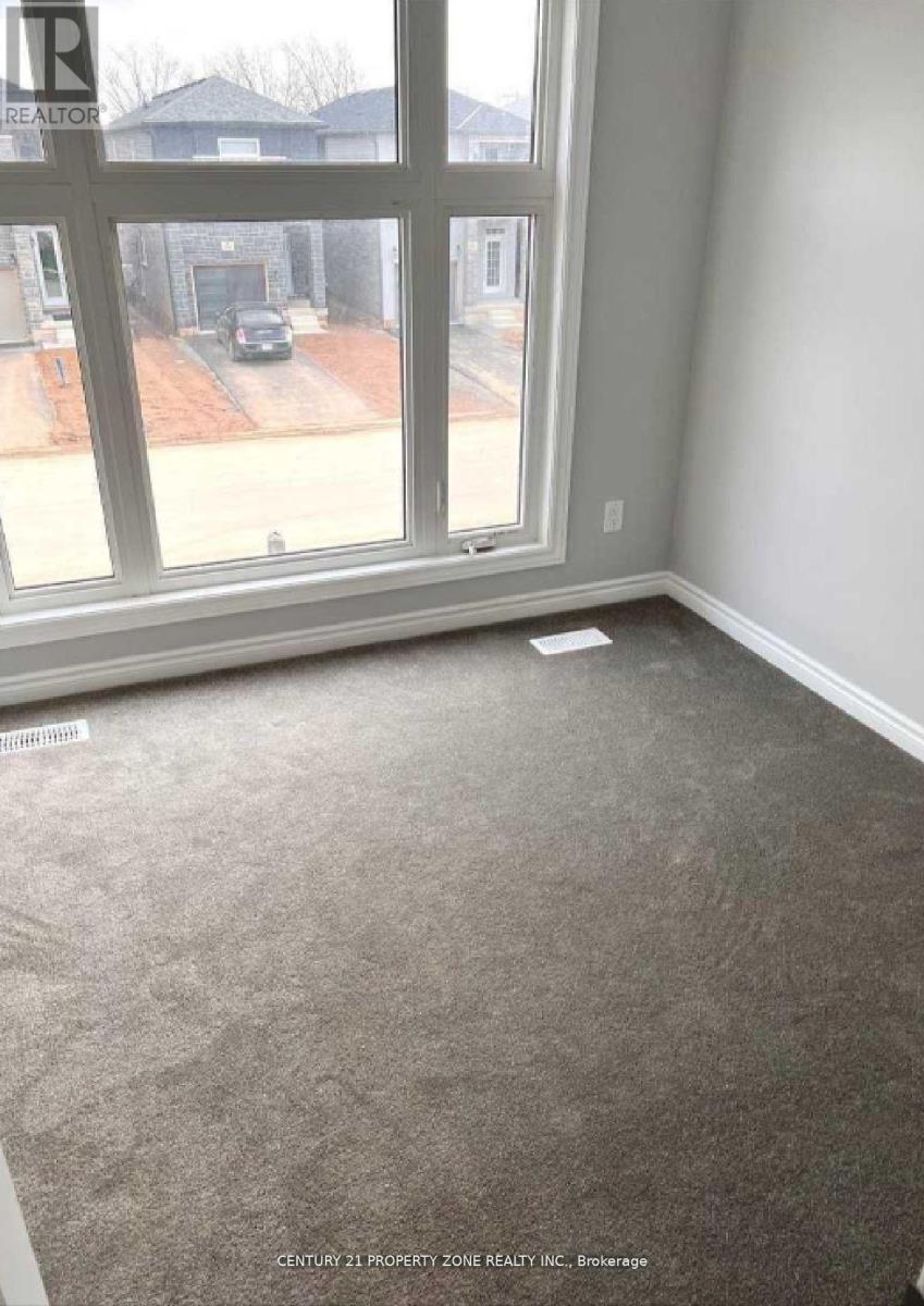 298 Louise Street Property Photo 12