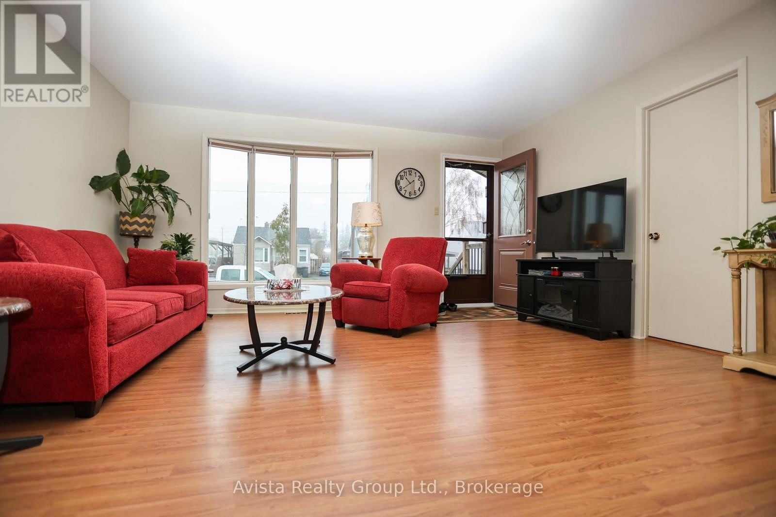 426 Christina Street E Property Photo 2