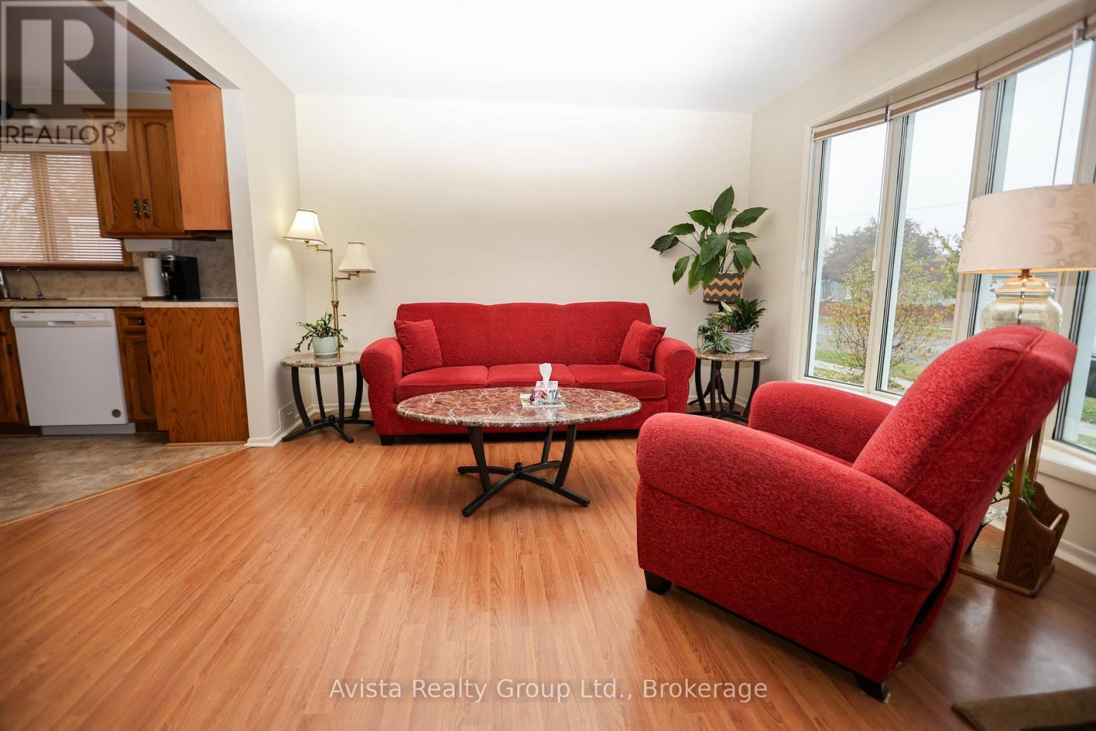 426 Christina Street E Property Photo 3