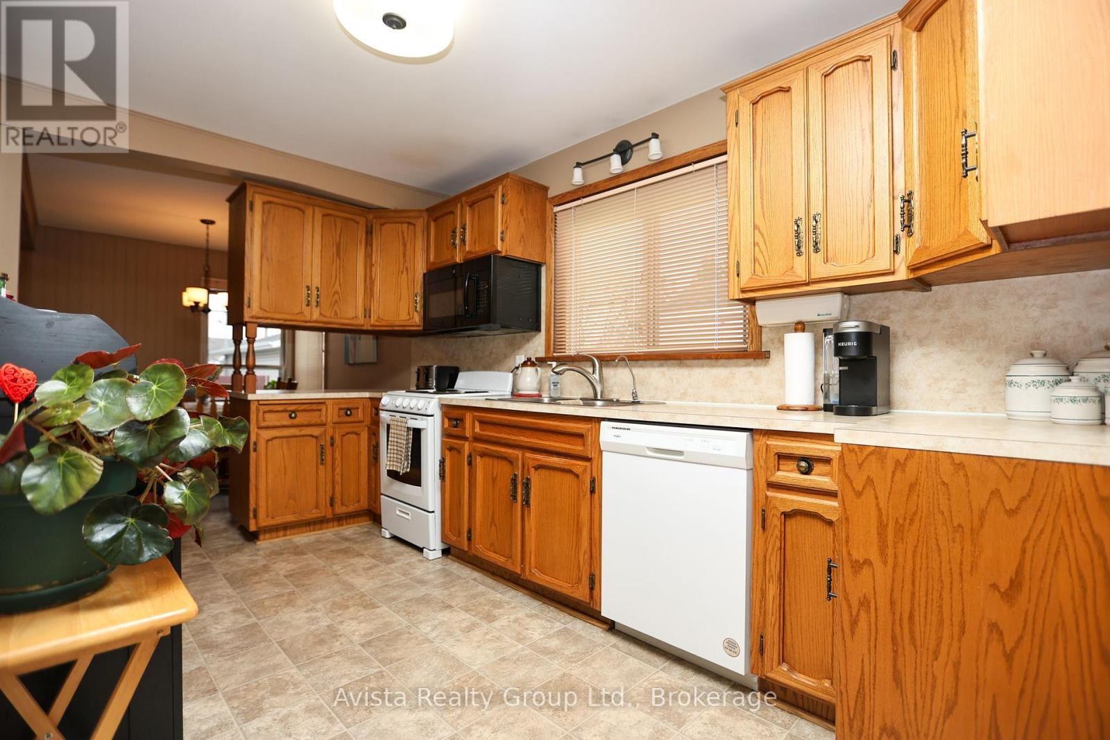 426 Christina Street E Property Photo 6