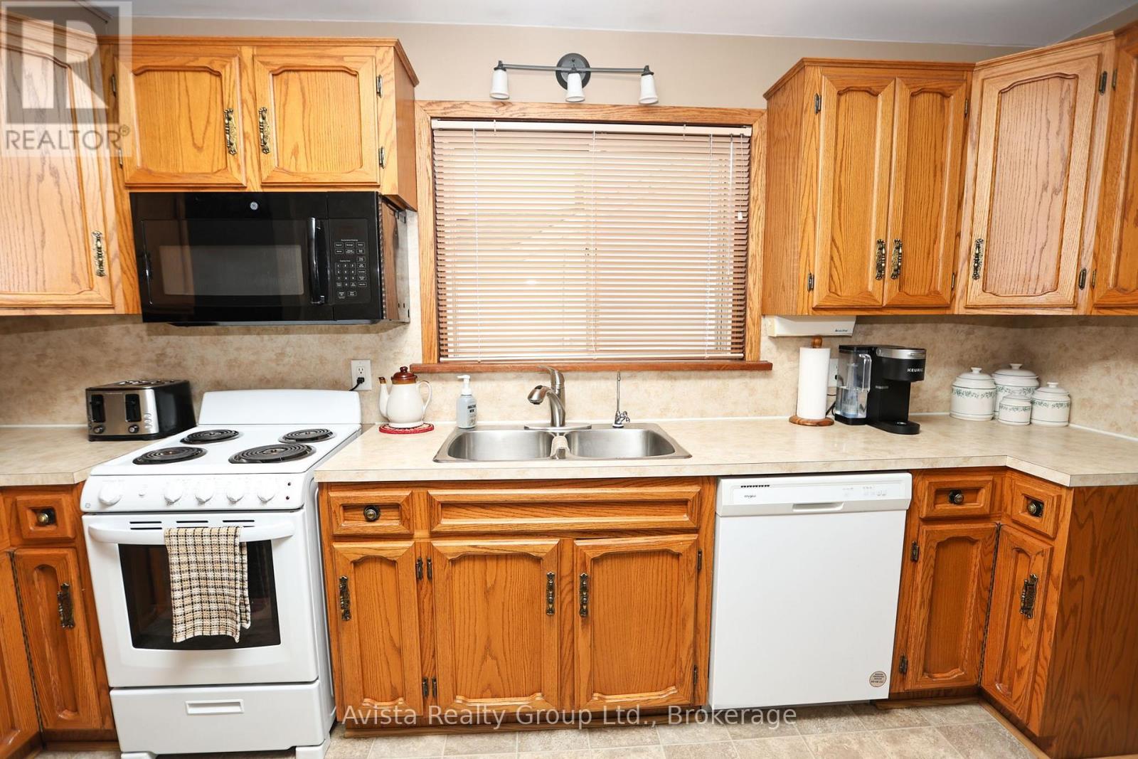 426 Christina Street E Property Photo 7
