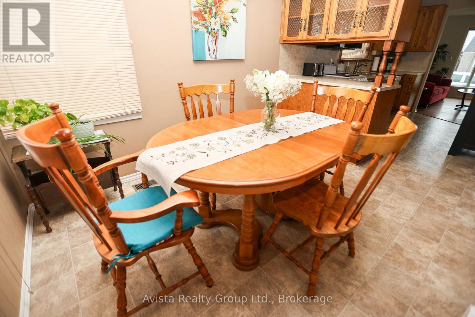 426 Christina Street E Property Photo 8