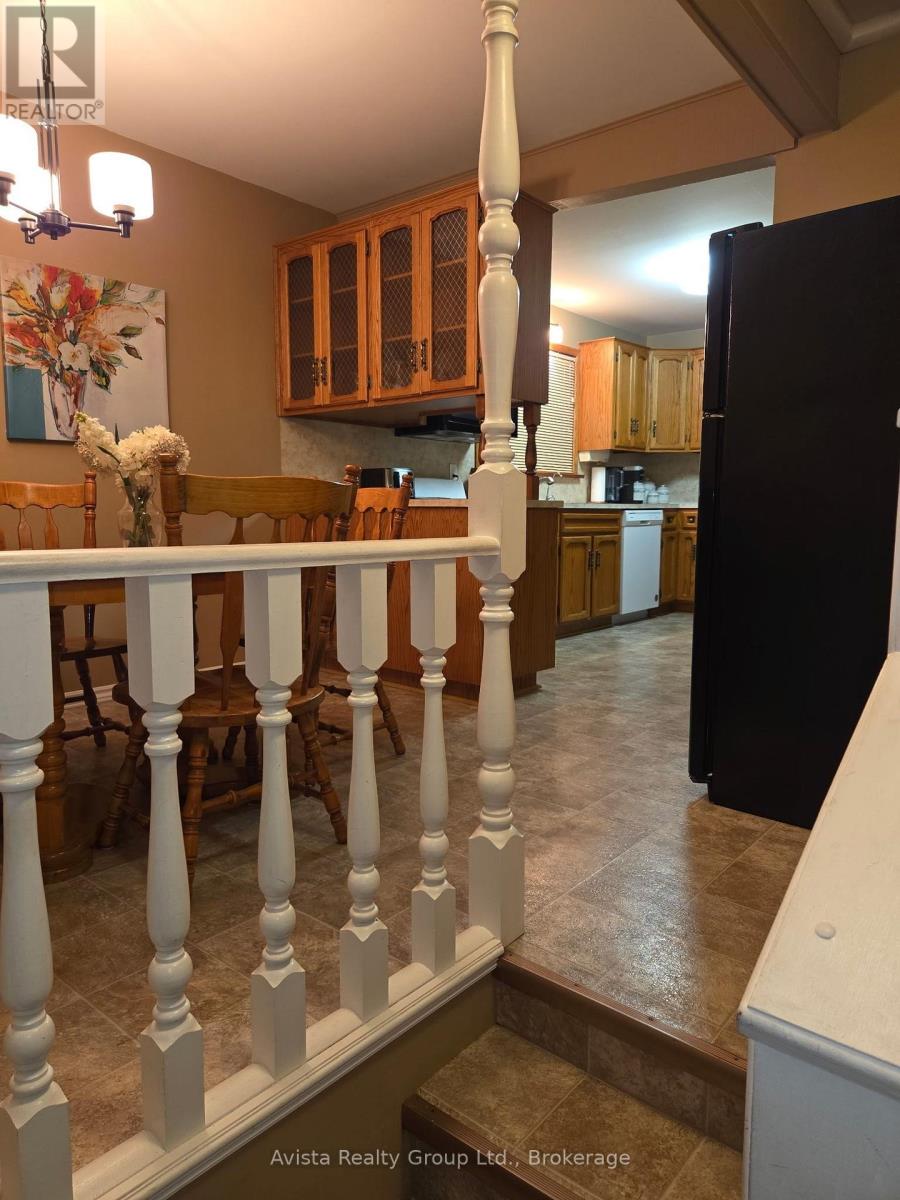 426 Christina Street E Property Photo 10