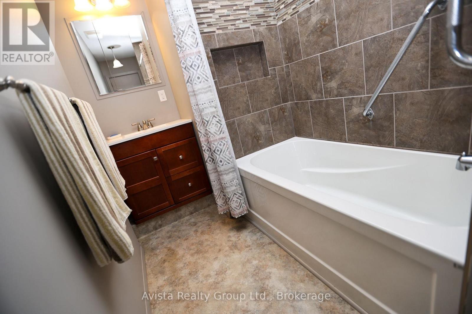 426 Christina Street E Property Photo 14